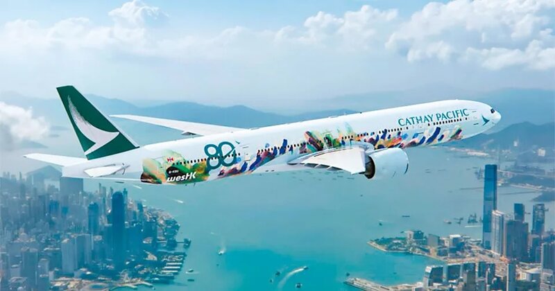 國泰客機塗上AI畫作 夥西九宣傳香港.jpg