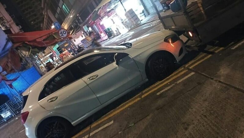 元朗平治撞飛2途人 司機棄車而逃 疑掉大批依托咪酯入垃圾桶.jpg