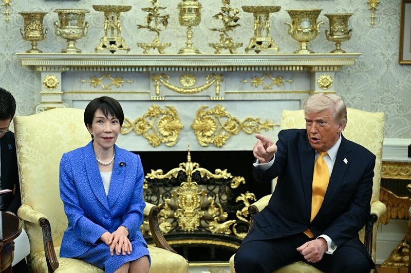 特朗普晤高市早苗 稱攻打伊朗出其不意 類比日軍偷襲珍珠港 高市尷尬微笑.jpg