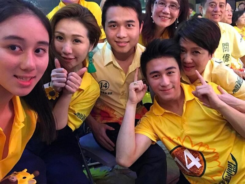 6 賭王四太梁安琪與子女感情要好，圖中左三為何猷亨。（IG@momomarioho）.jpg