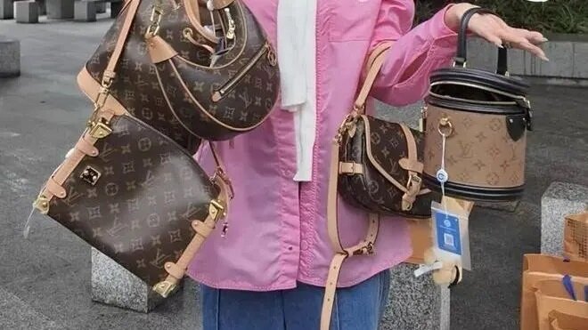內地女聲稱在福州LV專櫃購買的4手袋被鑑定是假貨 專櫃指「無法核實來源」拒擔責.jpg