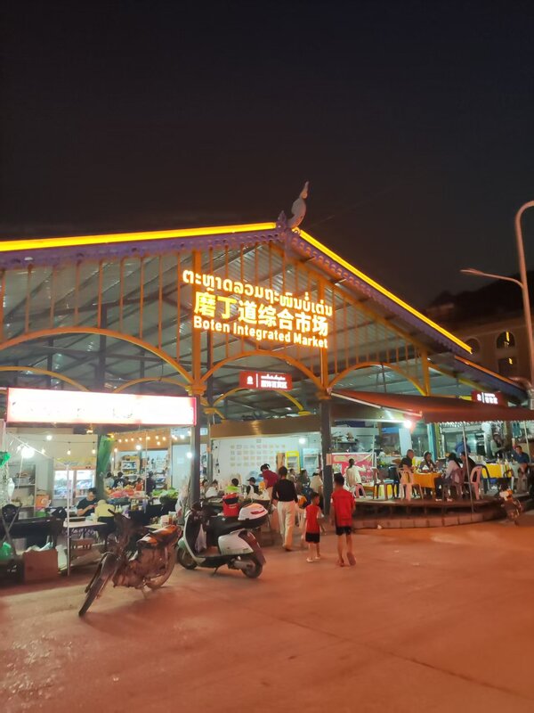 磨丁市场到底上坡越南街