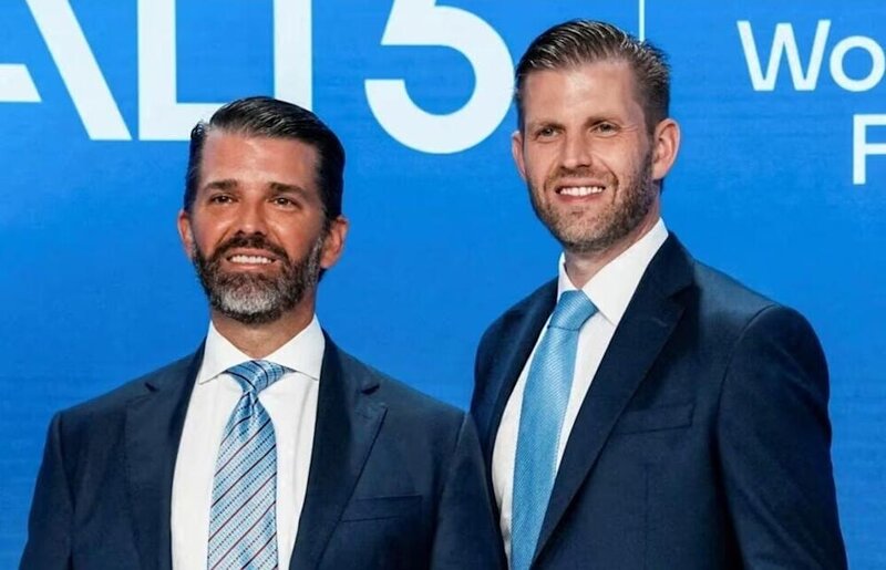 2 (左起)特朗普的長子唐納德(Donald Trump Jr.)及次子埃里克(Eric Trump)。(X).jpg