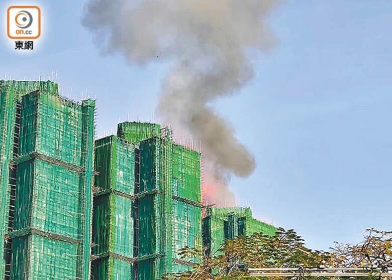 2 地盤工人作供稱宏福苑火警發生時曾嘗試開喉撲火。.jpg