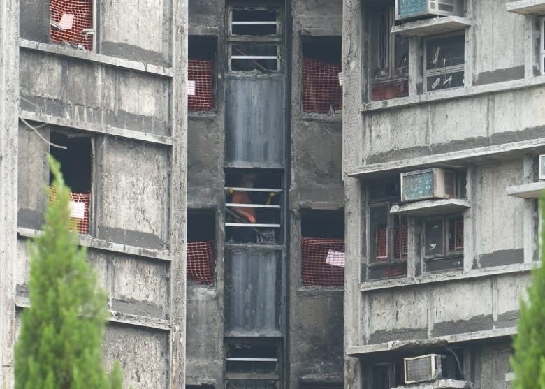 2 有登樓居民在大廈梯間沿樓梯落樓。.jpg