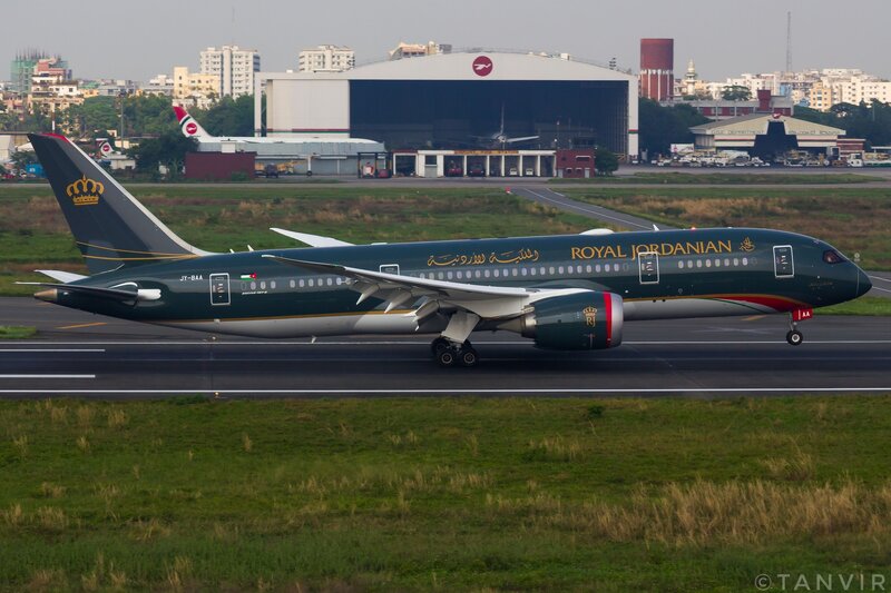 Boeing 787-8 Dreamliner.jpg
