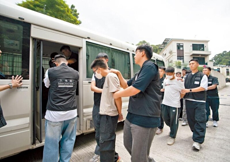 為慳錢安排同鄉來港裝修 入境處拘6人懷疑黑工及僱主.jpg