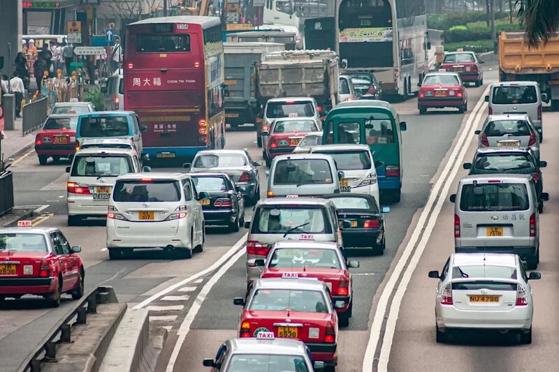 政府擬推1.5萬網約車牌照 Uber憂繁忙時段無車 陳恒鑌反駁：太多假設.jpg
