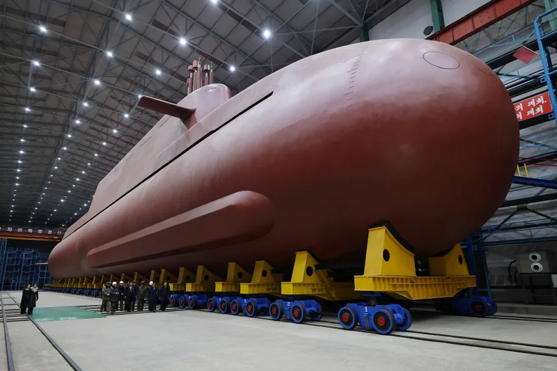 金正恩  視察核動力潛艦建造畫面.png