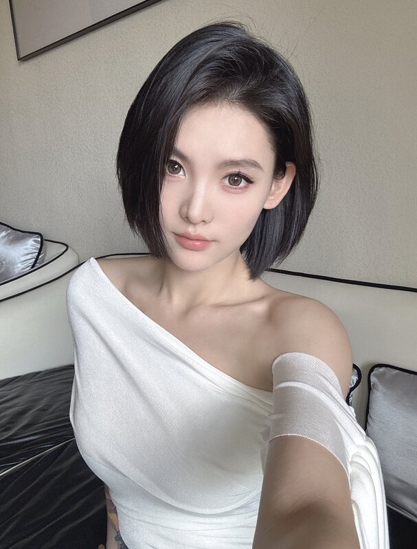 朱莉.jpg