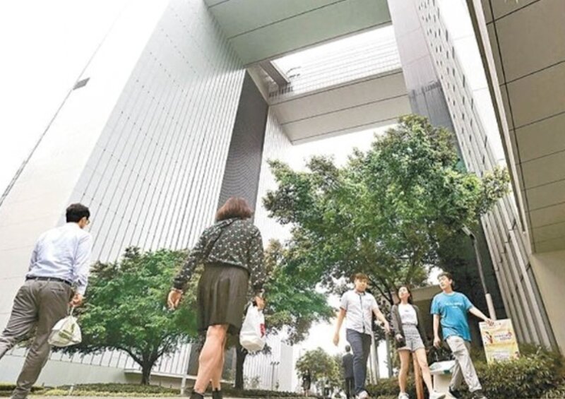 大埔宏福苑火災聆訊揭露多個部門在制度及執行上的嚴重問題，或令公務員薪酬加幅「讓步」。.jpg