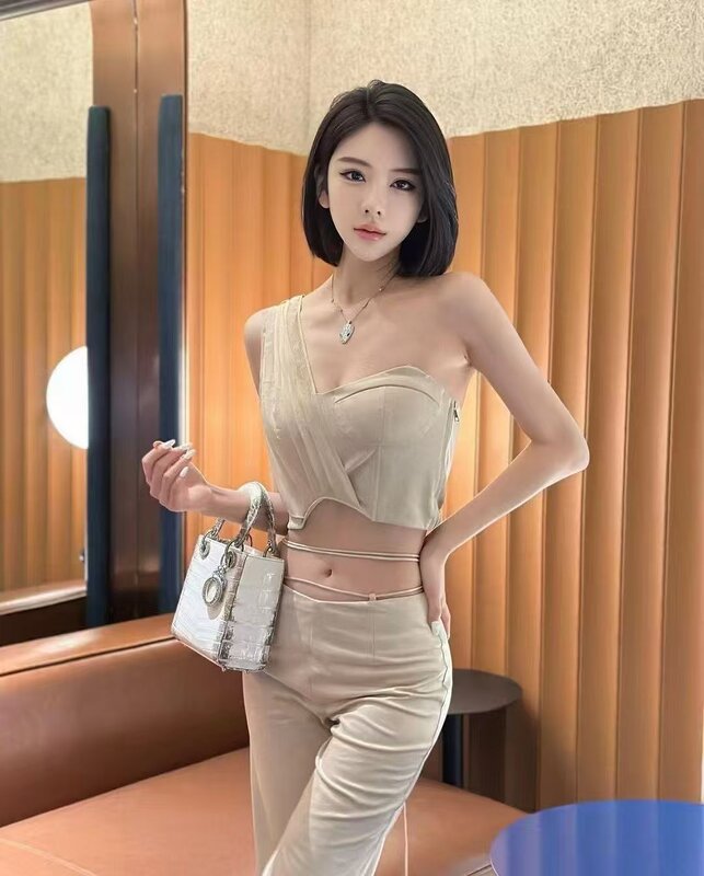 杰妮.jpg