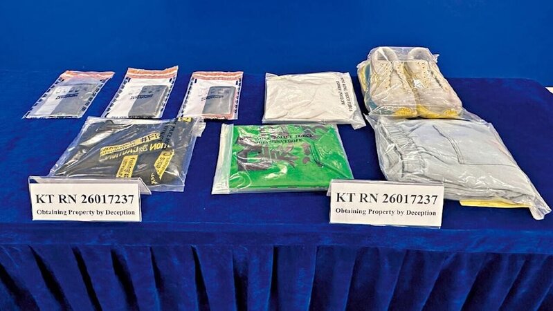 警方展示檢獲證物。電話騙案.jpg