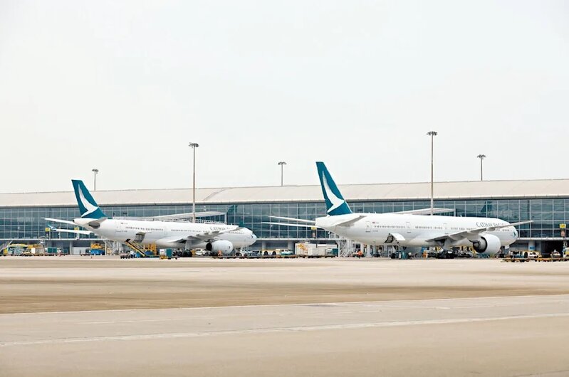 客機東歐上空曾失聯 北約戰機升空警告 國泰︰航機乘客無受影響.jpg