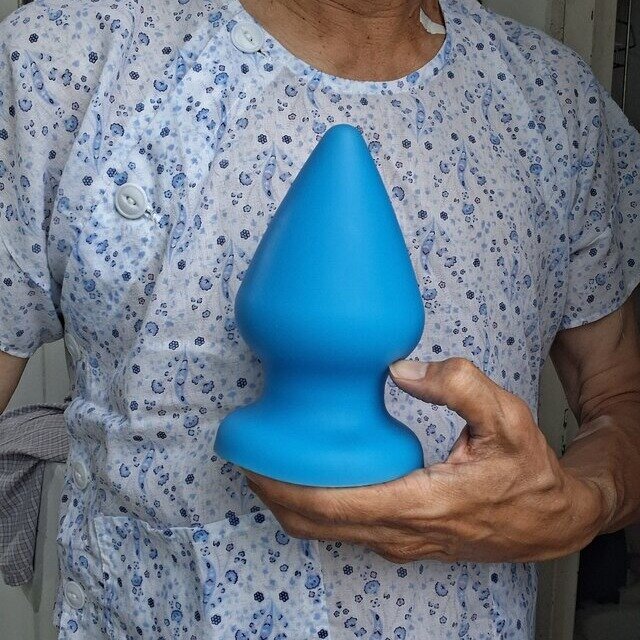 Blue plug.JPG