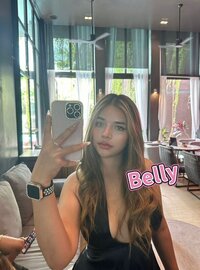 拉丁风情Belly：火辣身材与冷艳气质并存