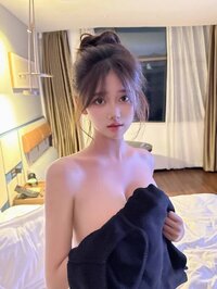 白虎靚女光滑無毛騎到老司機升天🤣💦