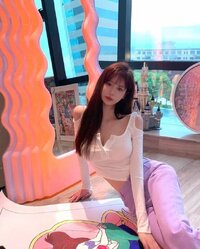 香港在校台灣00後學妹！因生活壓力太大！！竟有在做這些！！！