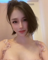 越南囡囡真係上等貨，波軟腰幼不在講，最煞食係對鳳眼識放電，一路同我調情一路同我除衫，兩波Ball已經係我手掌心度磨蹭。