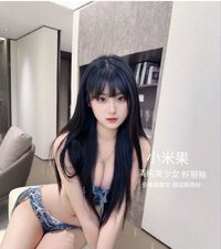 開門拖手仔入房，寬衣解甲時，見到對大燈，都不禁抽左下水，果然係堅野