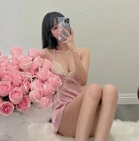 21歲后生小靓妹甜 听教听话